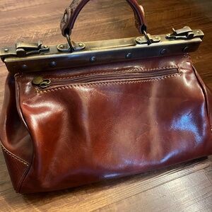Italian leather doctors style hand bag